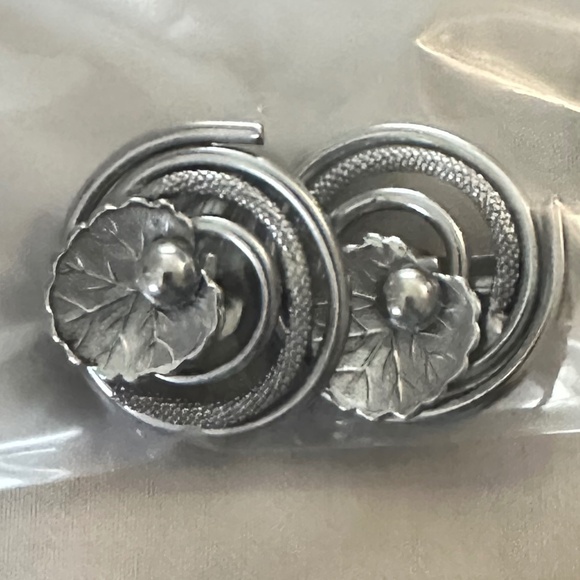 2/$20 Silver Tone Earrings Cala Lilly Clip On’s Metal Swirl Style Vintage - Picture 10 of 11